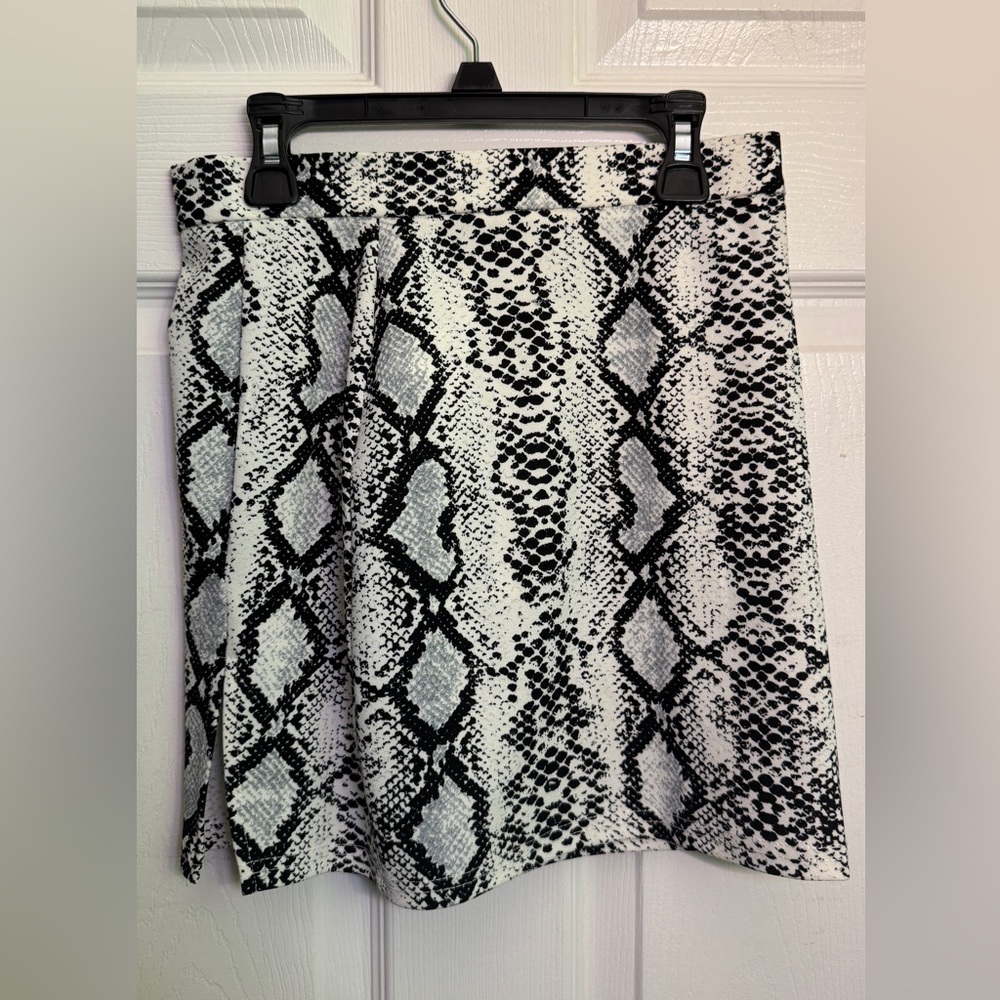 Black and White Snake Print Skirt